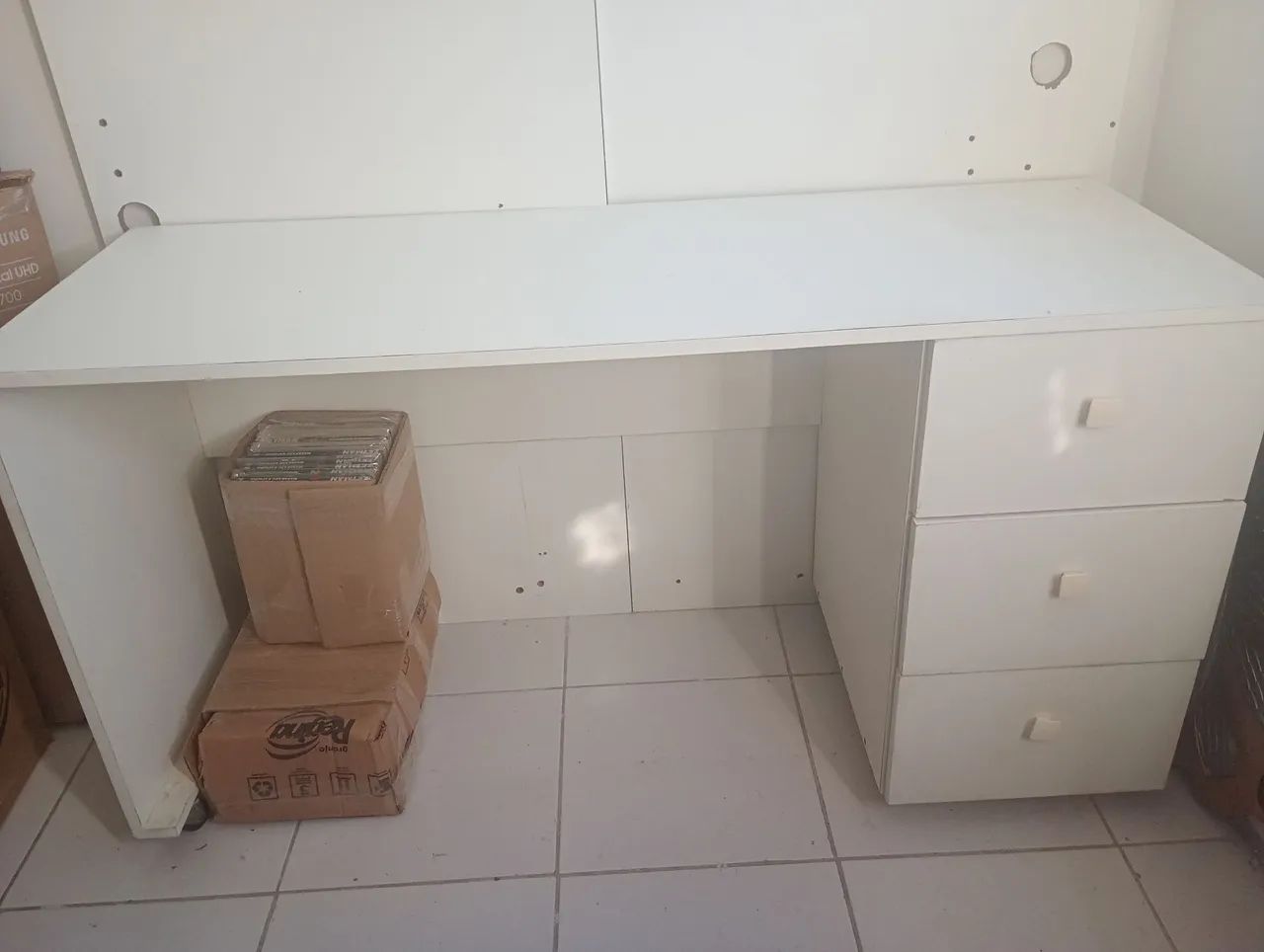 Escrivaninha 100% MDF com rodinhas