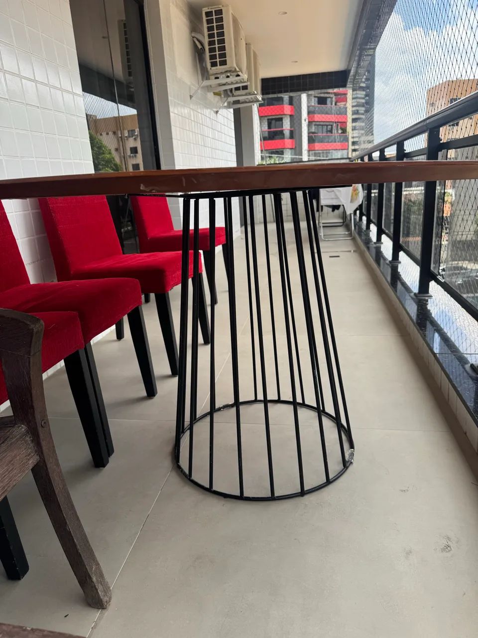 Mesa Tok Stok raiada e madeira 1,20m - Foto 3