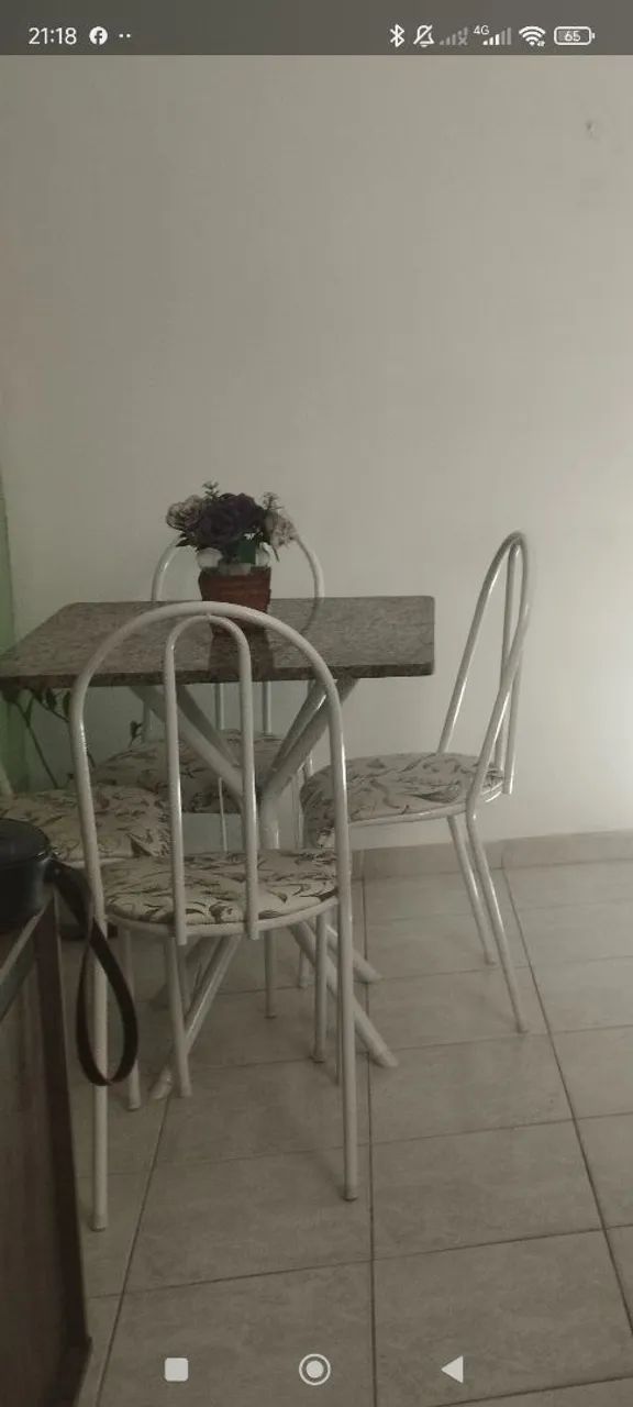 Mesa 4 cadeiras 