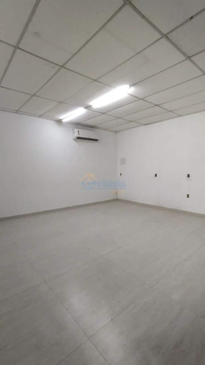 EXCELENTE SALA AMPLA NA AV. SEBASTIÃO DE BRITO