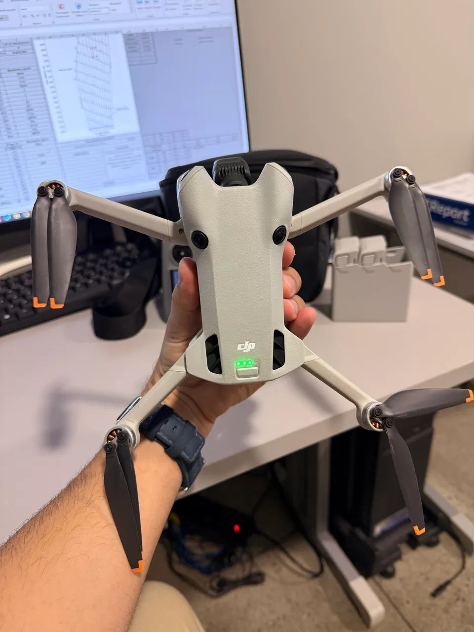 DJI MINI 4 PRO FLY MORE PLUS COM TELA - Foto 2