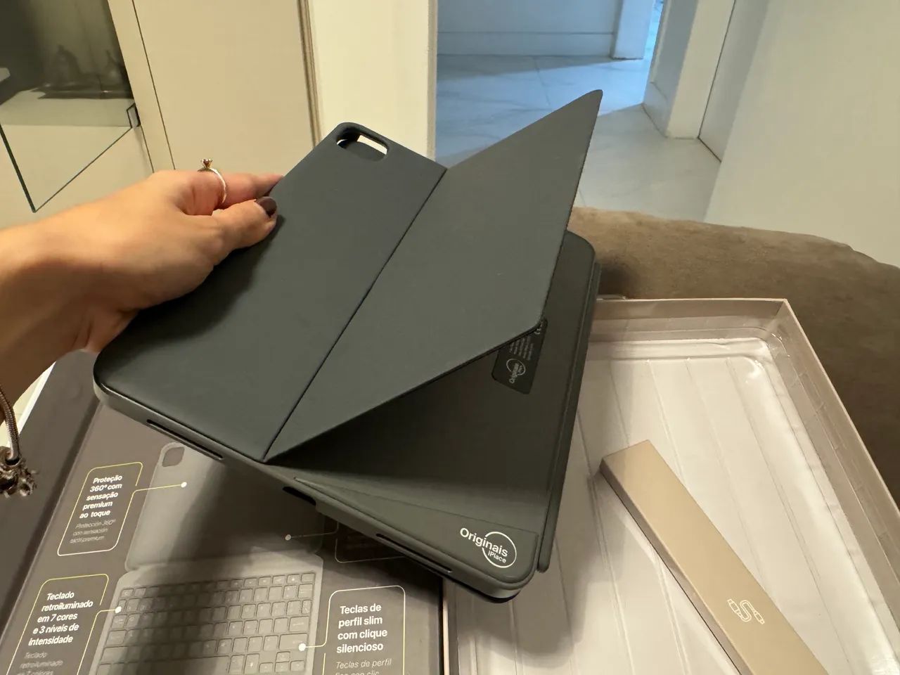 Capa com teclado para ipad 11 polegadas/ Marca Iplace - Foto 2
