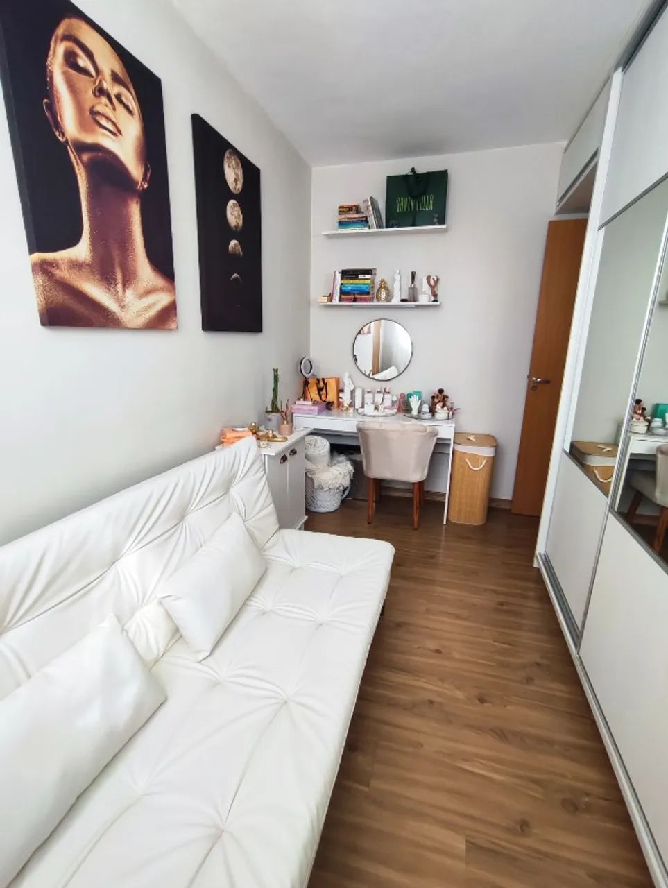 Sofá cama em courino branco - Foto 2