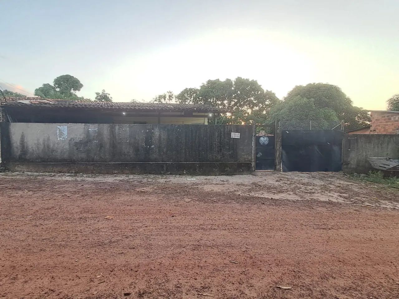 Casa simples com terreno amplo  - Foto 2