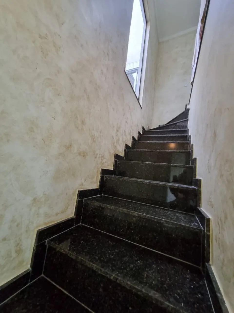 Sobrado 3 suítes, 5 vagas e ao lado do metrô - Foto 5