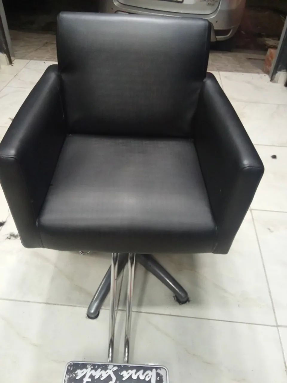 Vende-se ,cadeira para barbearia marca ,terra santa  - Foto 2