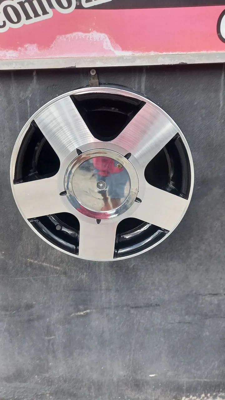 Roda aro 13 semi  nova 