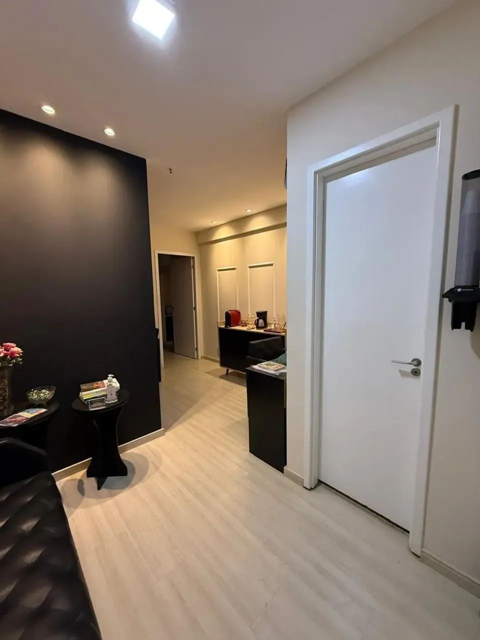 Sala comercial mobiliada no centro de Itaboraí - RJ - Foto 2