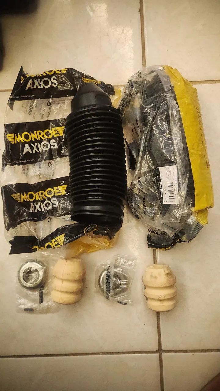 2 kits coxim batente e coifa Monroe Axios para Voyage Wolksvagem