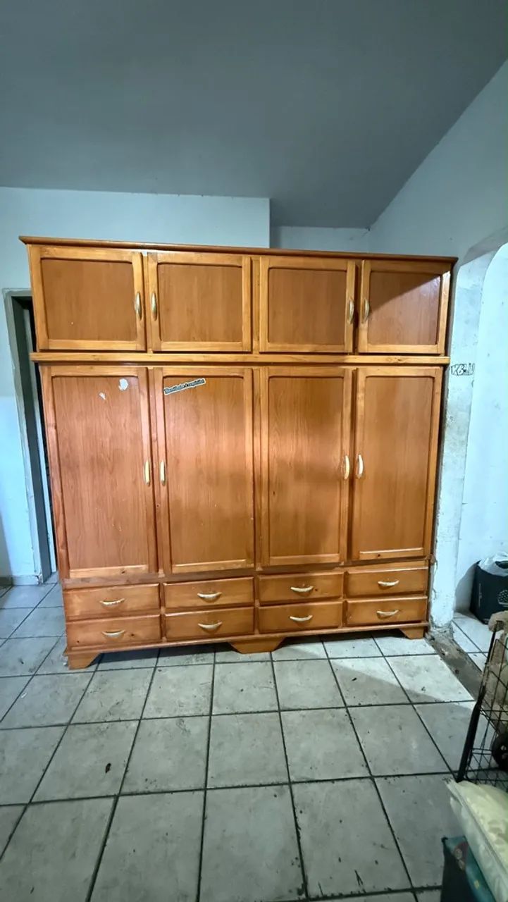 Guarda-roupa de Madeira 