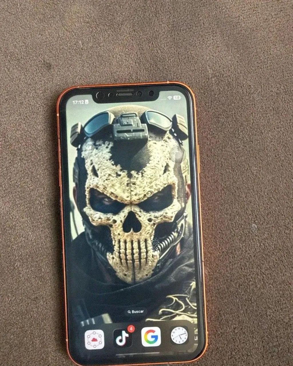 iPhone 11 na carcaça do 17
