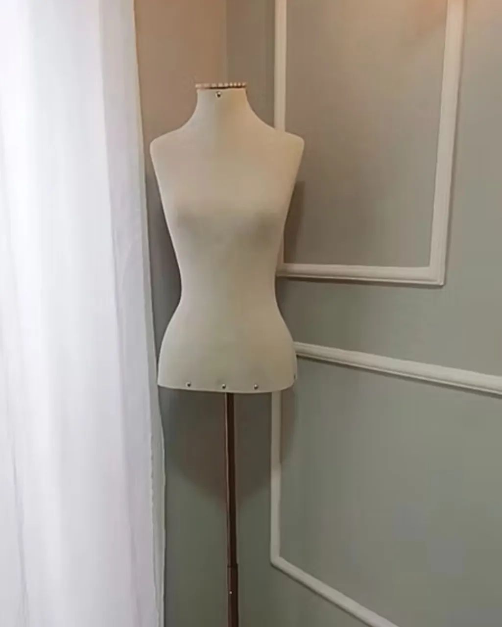 MANEQUIM BUSTO COM PEDESTAL  - Foto 3