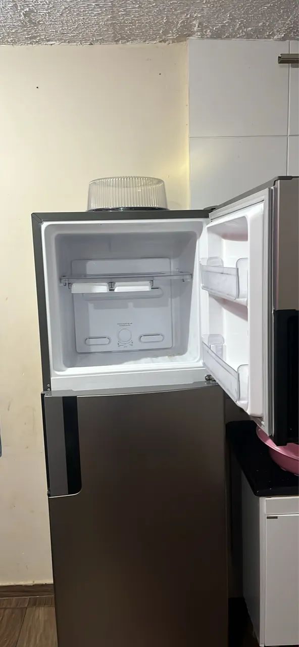 Geladeira à Venda - Ótimo Estado e Funcionando Perfeitamente