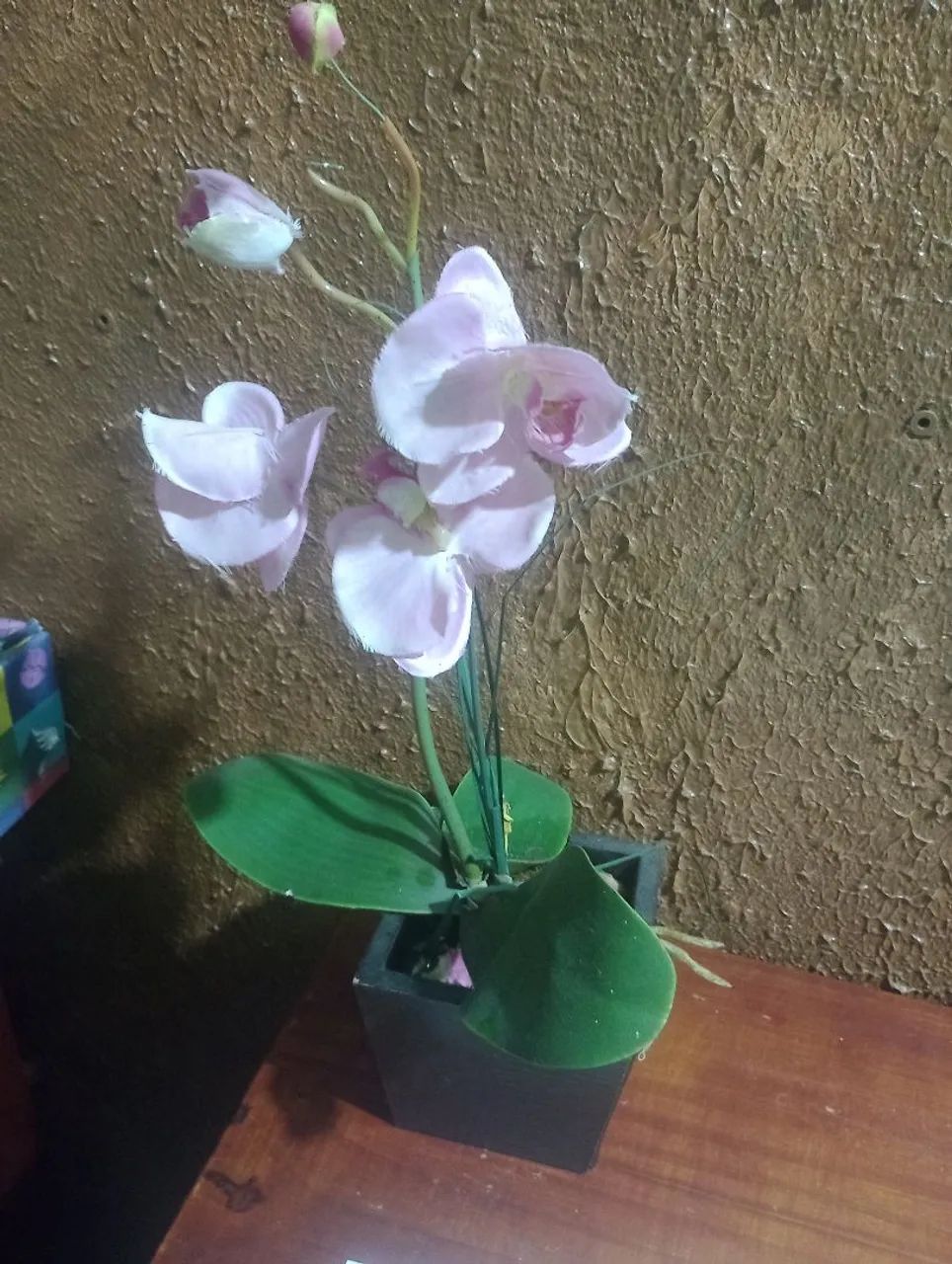 Relógio e arranjo flores interna artificial. - Foto 5