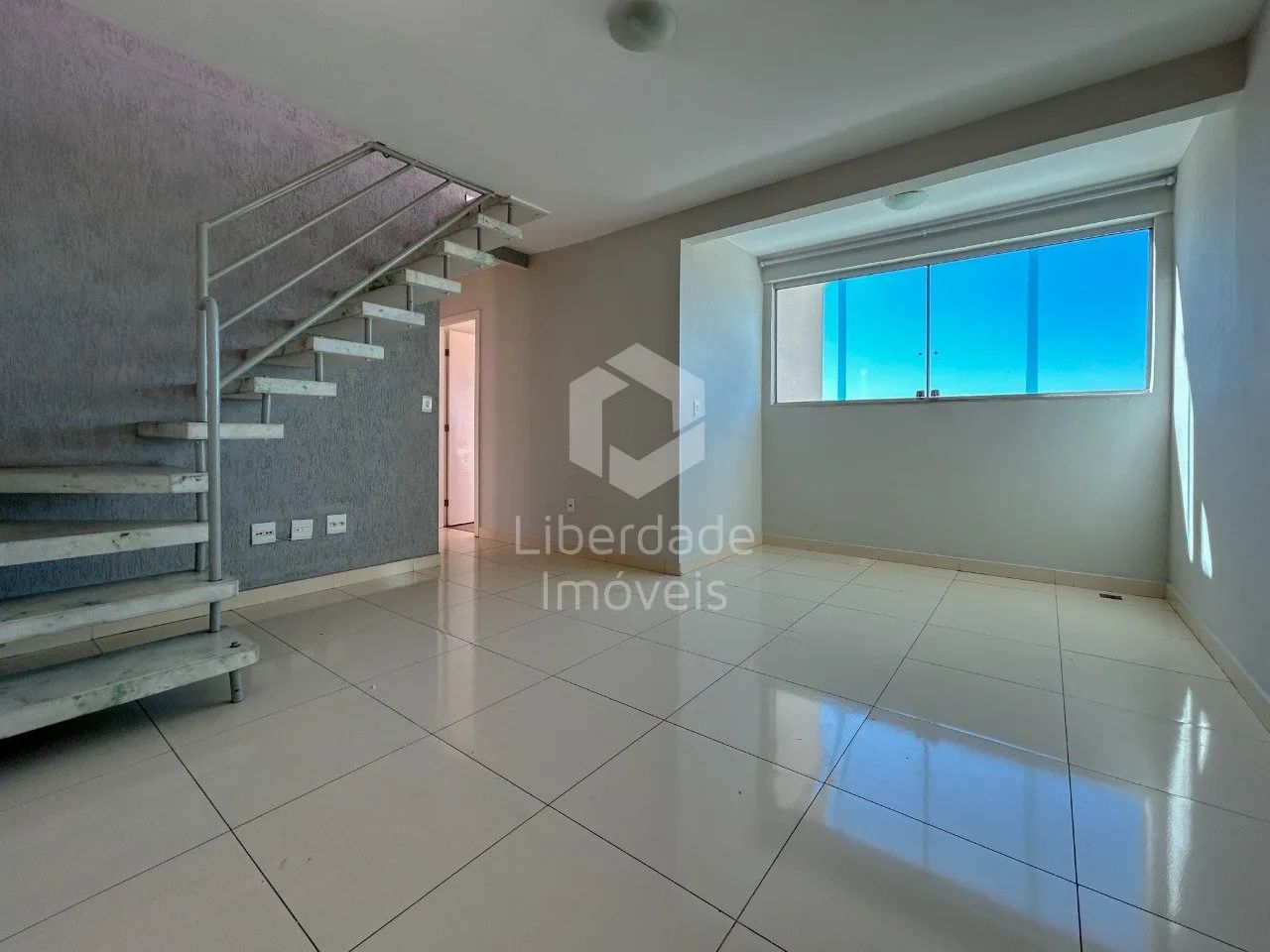 Cobertura de 02 quartos elevador no Caiçara!