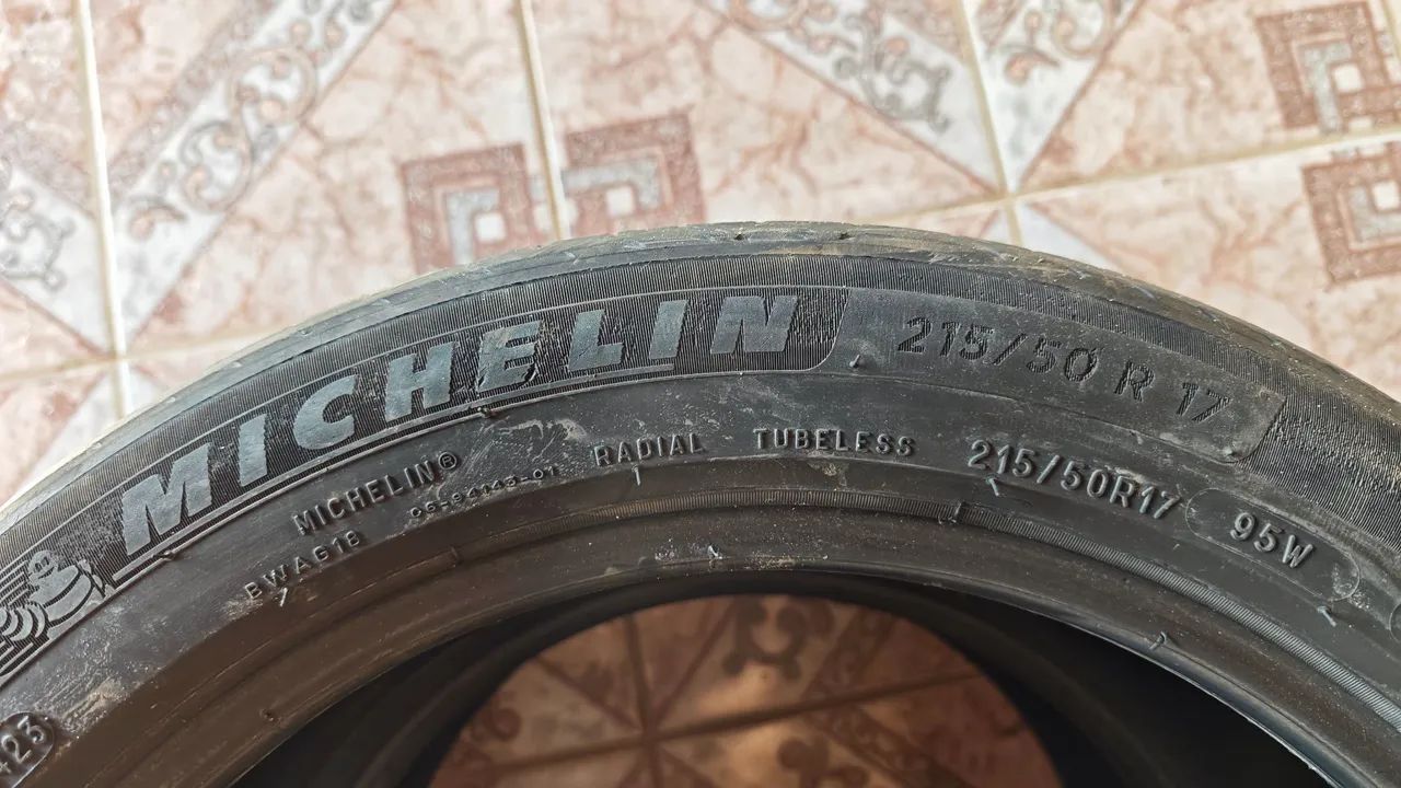 Par de pneu Michelin 215/50R17  - Foto 2