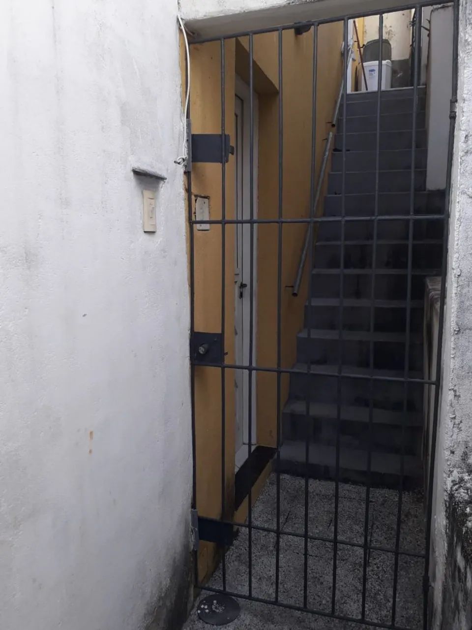 Kitinete (casa de fundos) - Foto 2