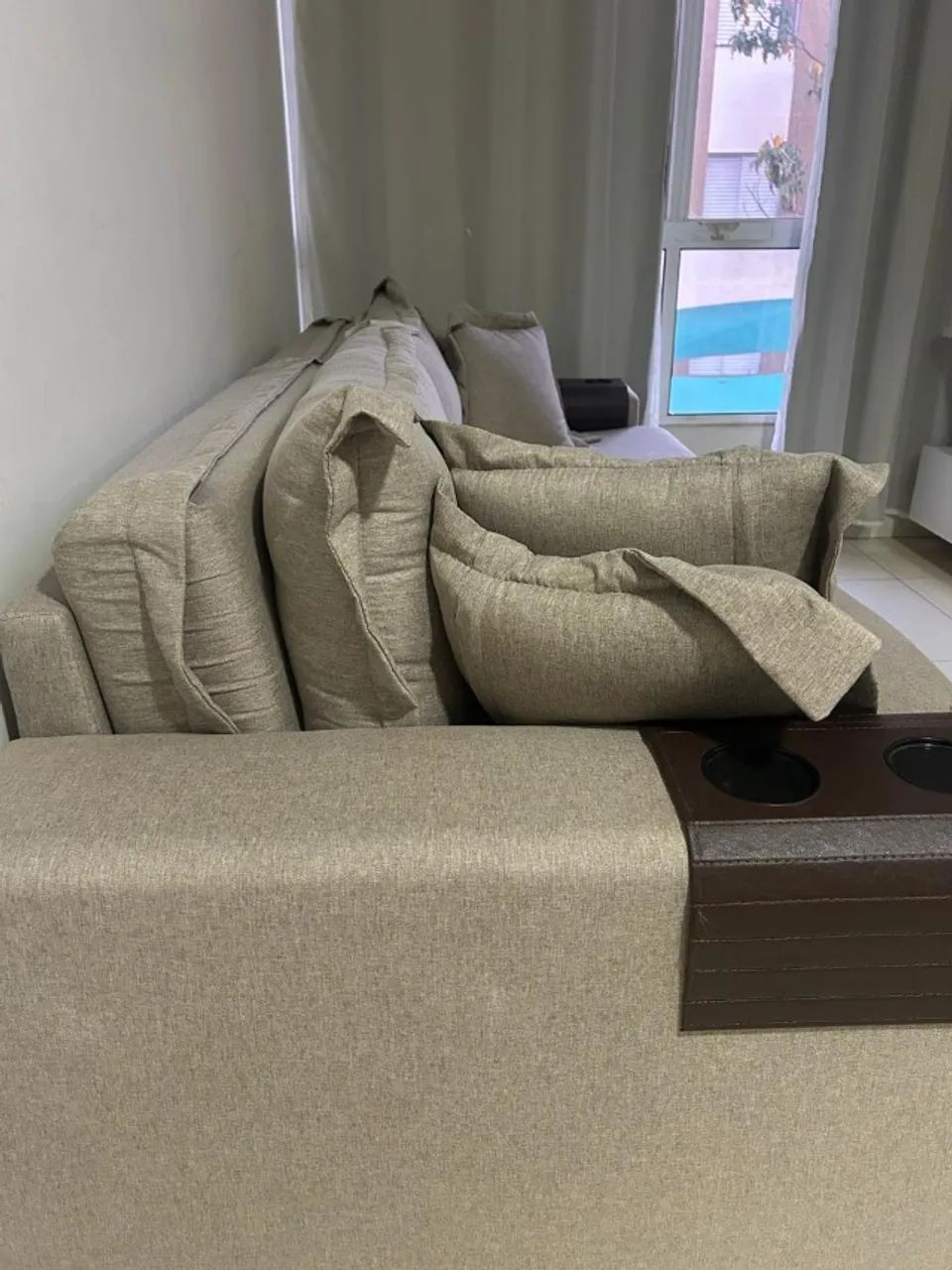 Sofá Retrátil e Reclinável em Linho (Muito Conservado) + Esteiras Porta-Copos - Foto 2