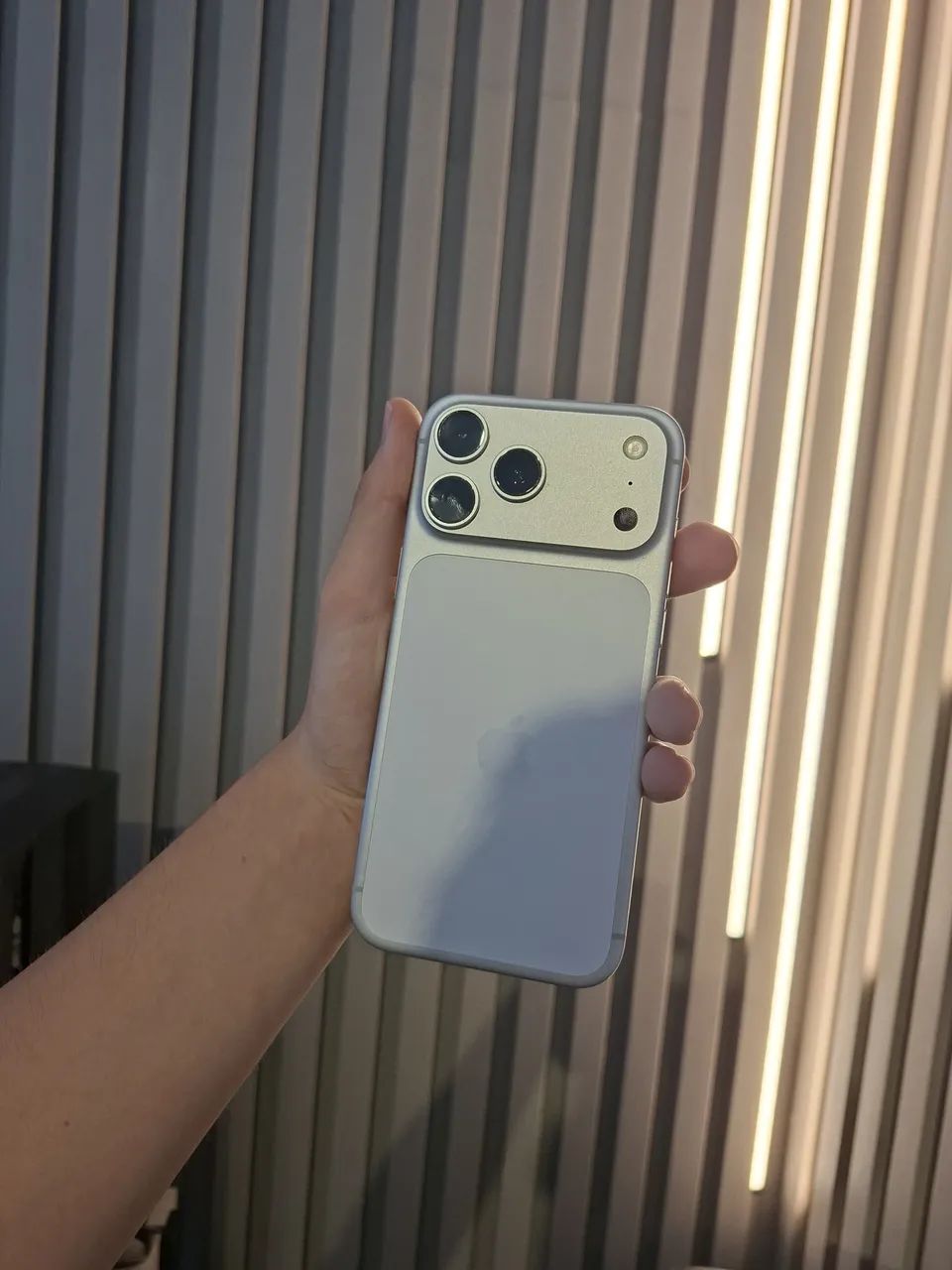 iPhone 17 Pro Max Silver