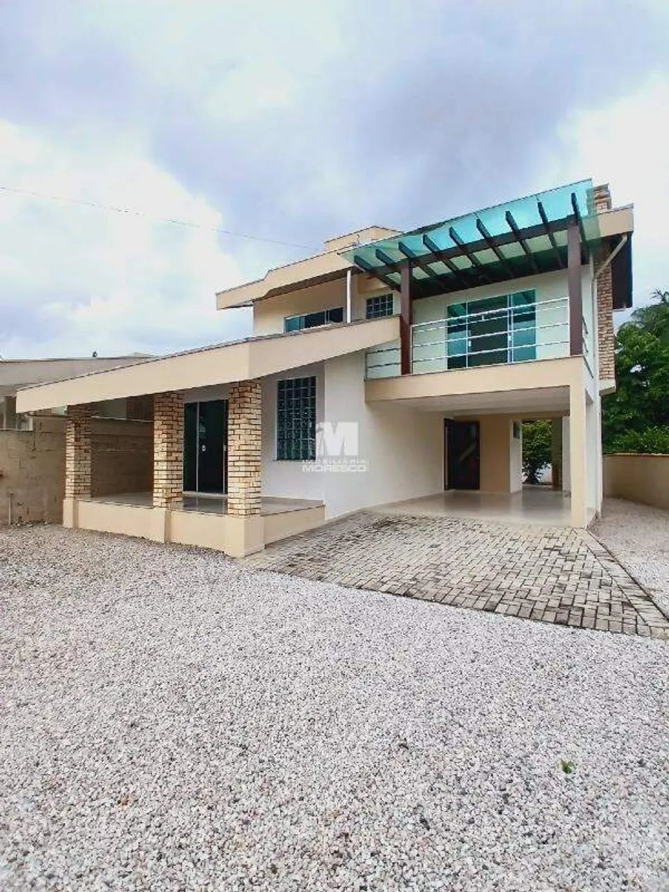 Casa semimobiliada no Centro de Guabiruba!