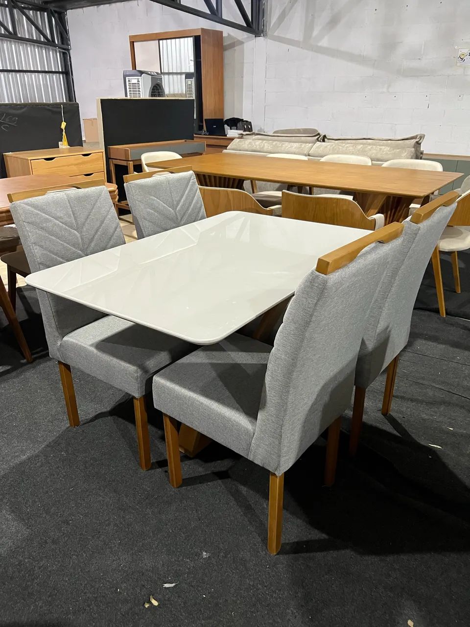 Mesa de jantar com 4 cadeiras cor cinza  - Foto 2
