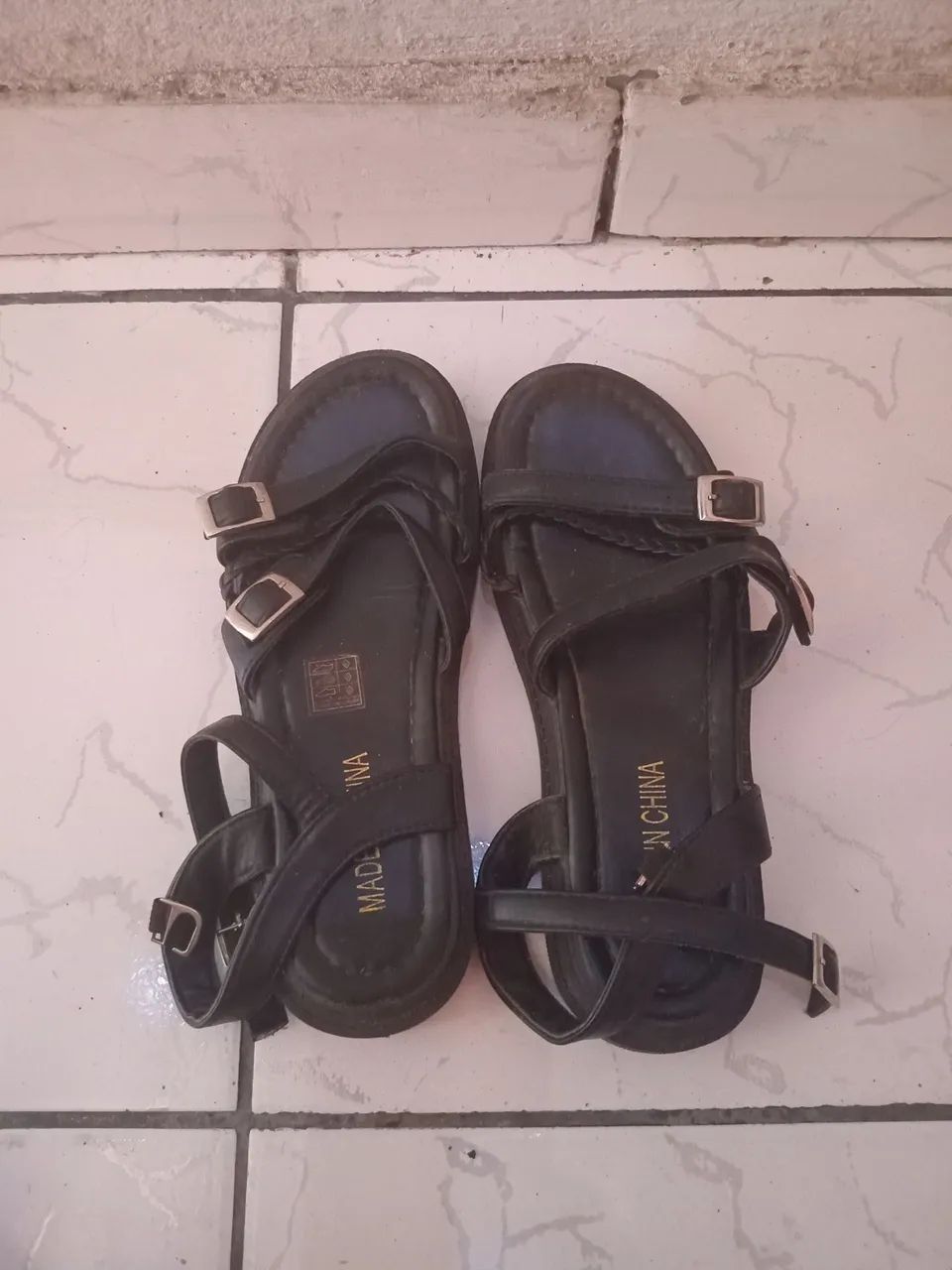 Vendo chinela pouco tempo de uso - Foto 2