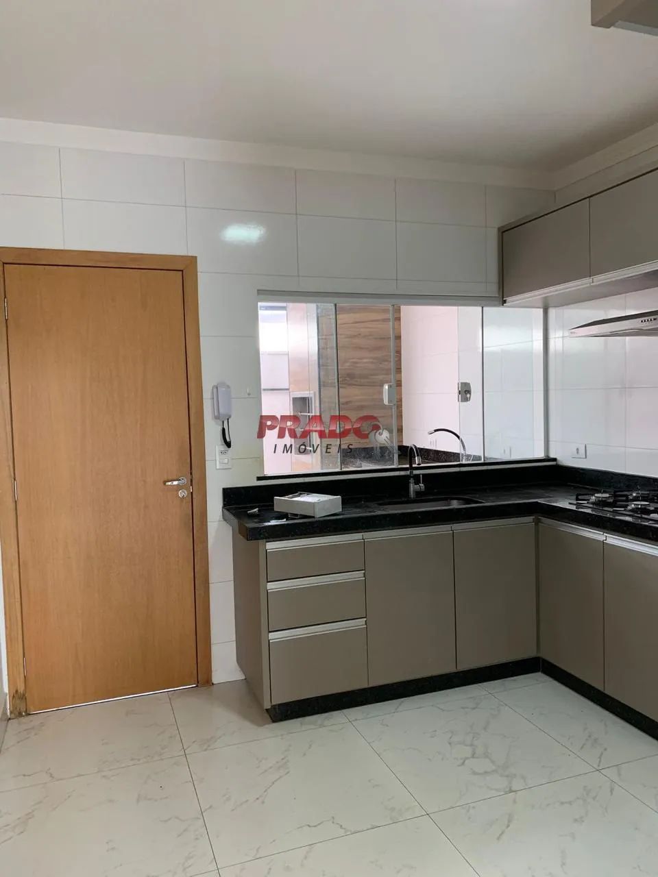 Casa à venda em Maringá, Jardim Petrópolis, com 1 suíte, com 95 m² - Foto 2