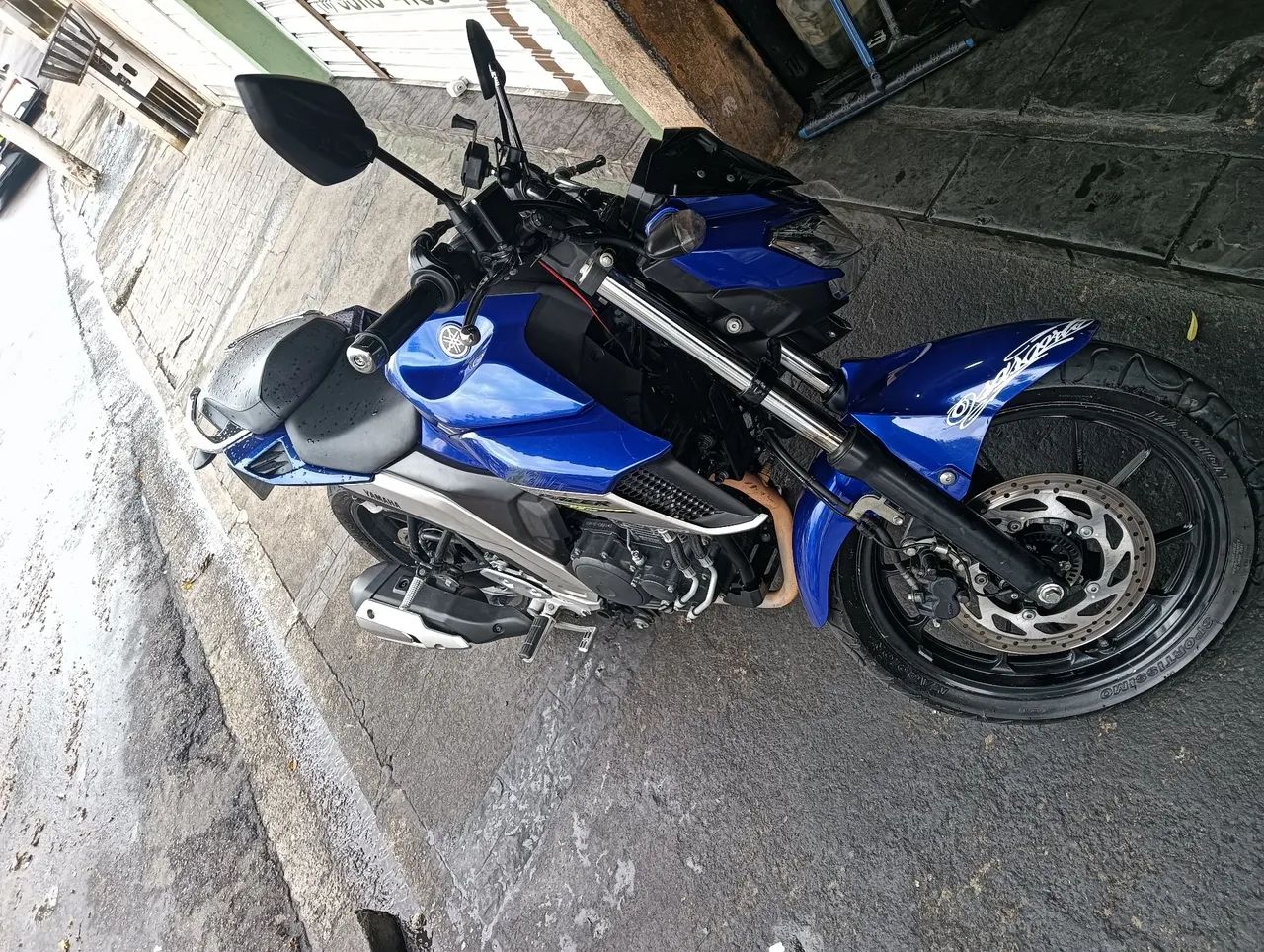 Moto bem conservada em ótimo estado 