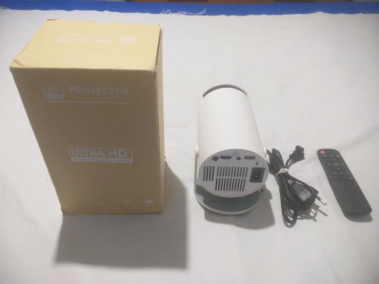 Vendo lindo projetor FULL HD E 4K - Foto 2