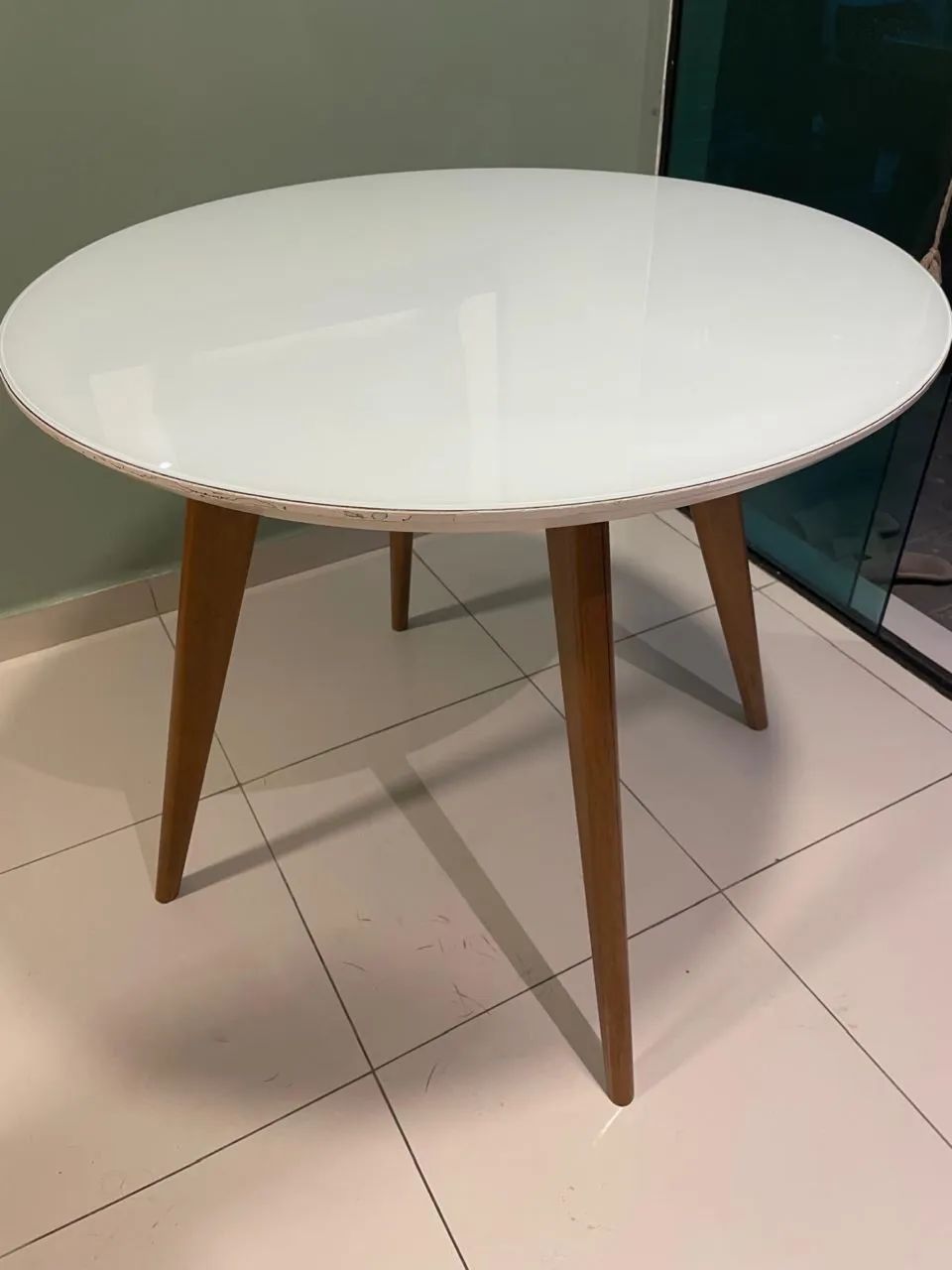 MESA DE TAMPO DE VIDEO LAQUEADO