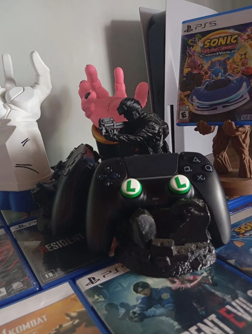 PlayStation 5 + 13 Jogos + 2 Controles Originais + Bases Geek - Completo - Foto 3