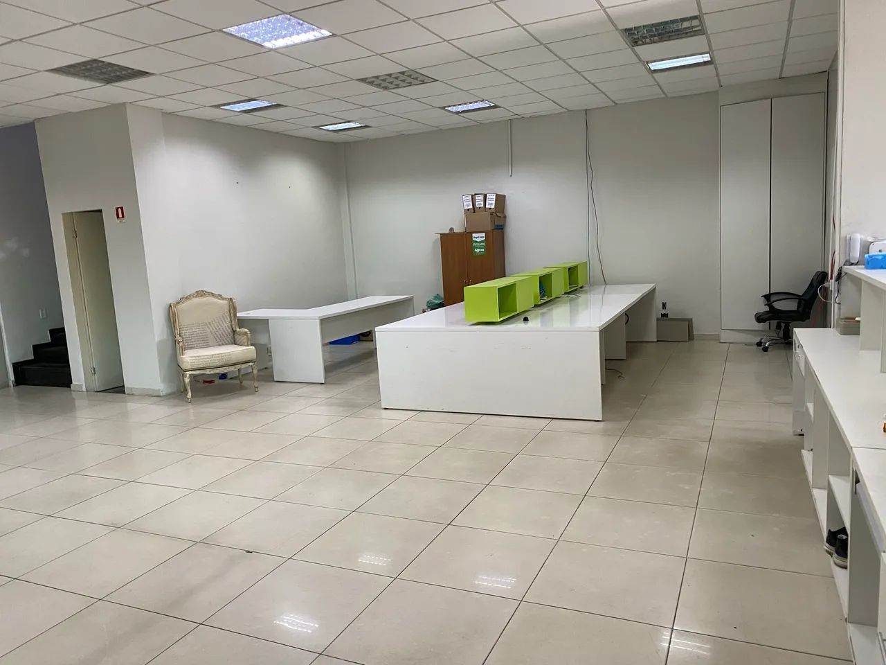 Prédio de 3 andares com galpão no São Jorge 25 mil  - Foto 2