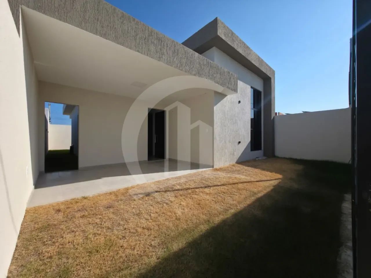 Casa à Venda no Luar da Barra 2 | 3 Quartos com Suíte e 2 Vagas