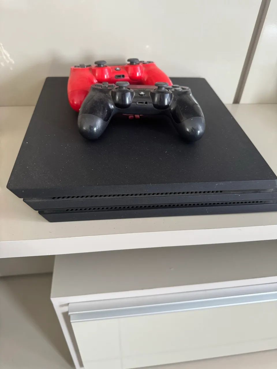 PS4 PRO 1 TB com 2 controles(pode ser desbloqueado) - Foto 4