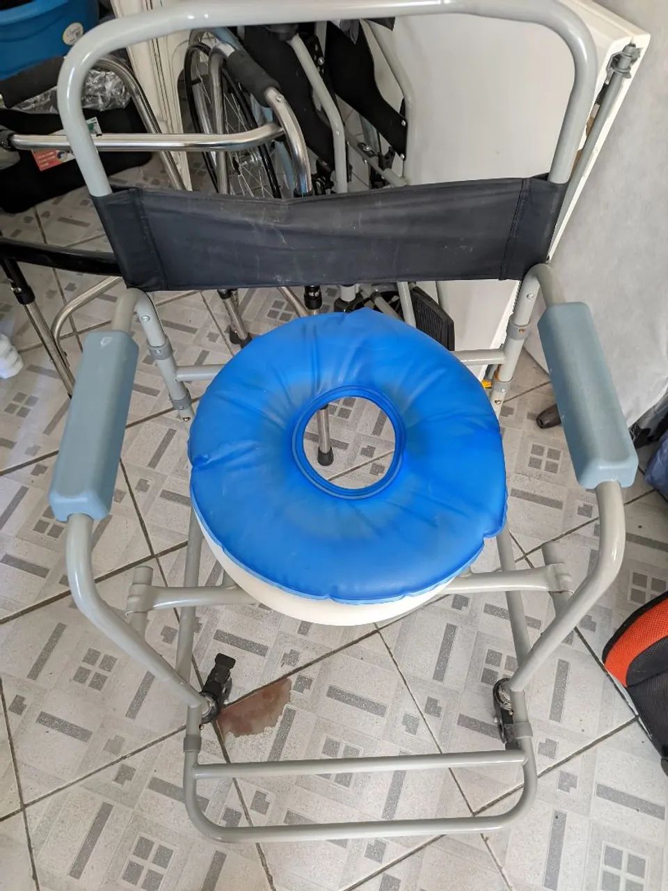 Cadeira de rodas, de banho e andador  - Foto 5