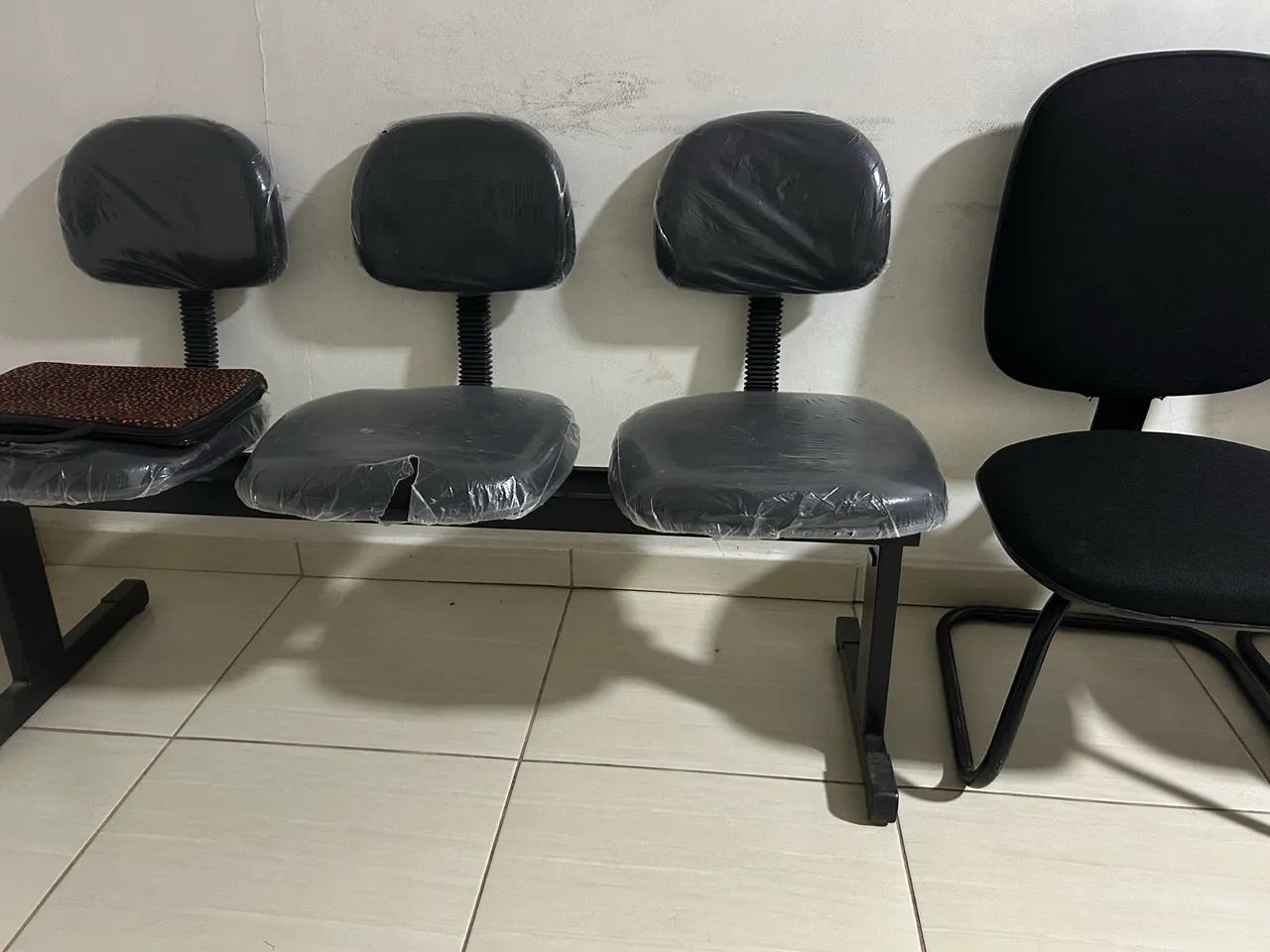 Vendo estas cadeiras de escritório  - Foto 2