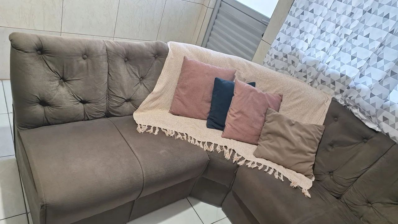 Sofá em L + 4 almofadas + manta - Foto 3