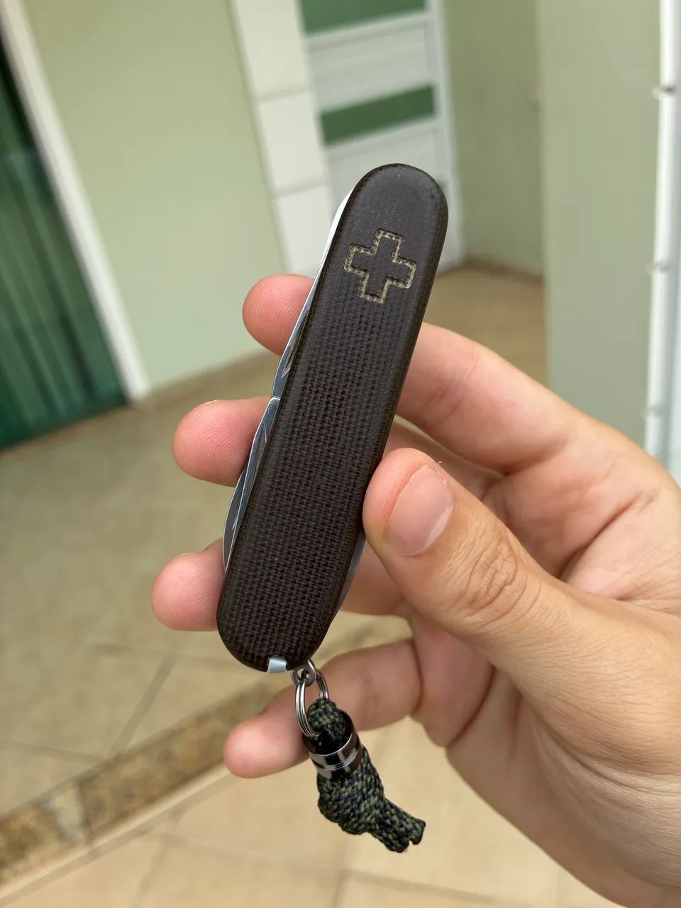 Canivete Victorinox Hiker com talas de micarta - Foto 5