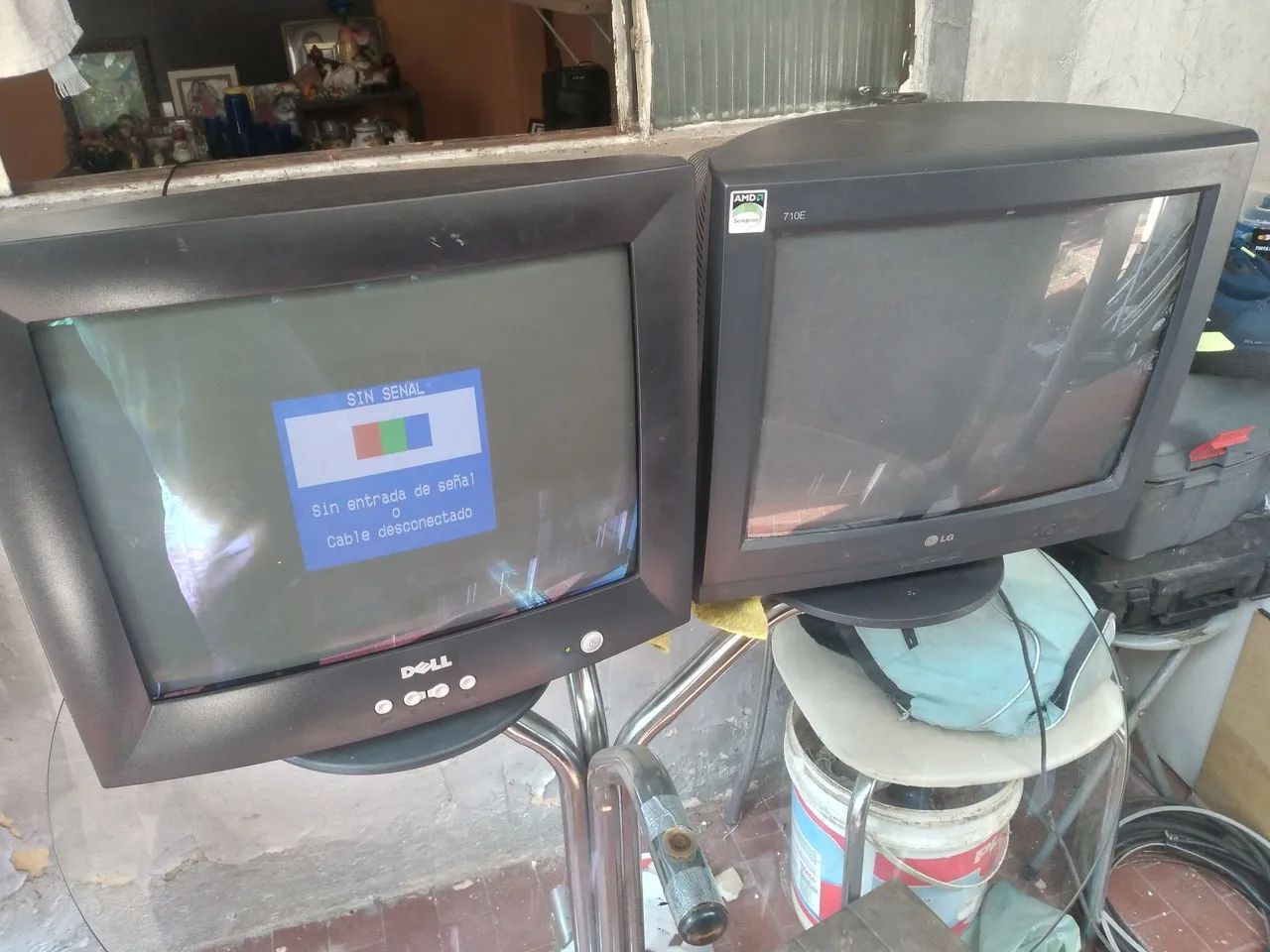 Vende- 2 monitores de tubo um da marca dell o outro da marca lg ambos 14 polegadas - Foto 3
