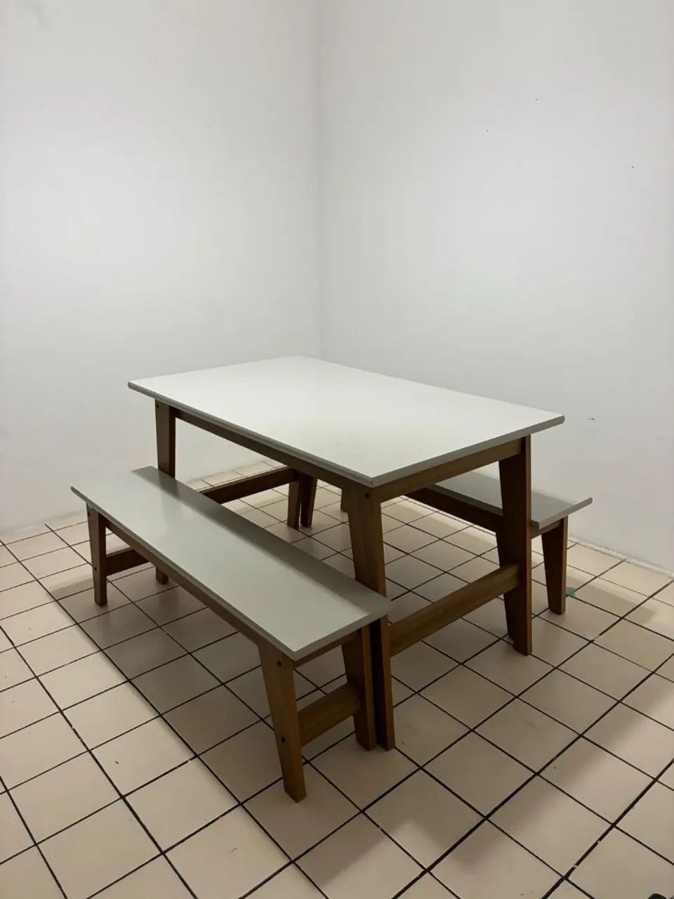 Mesa com bancos SEMINOVA, EM BOM ESTADO - Foto 3