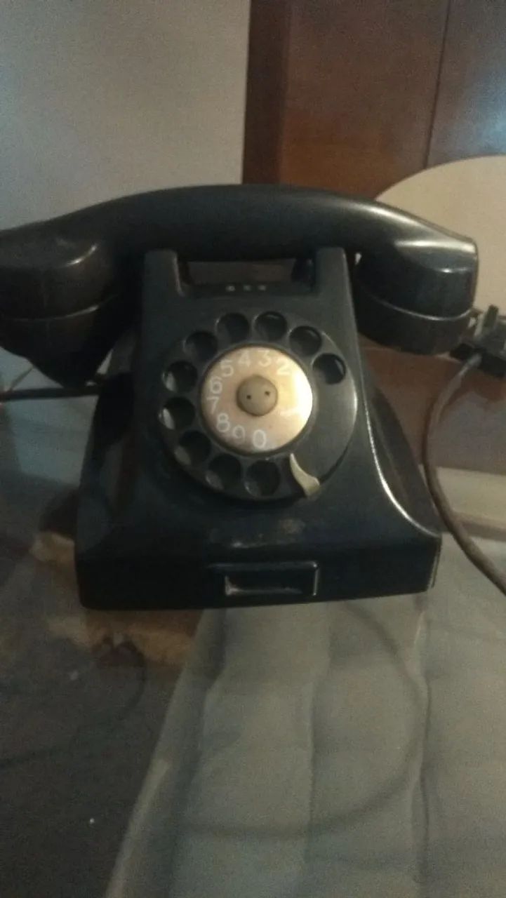 Telefone preto antigo 