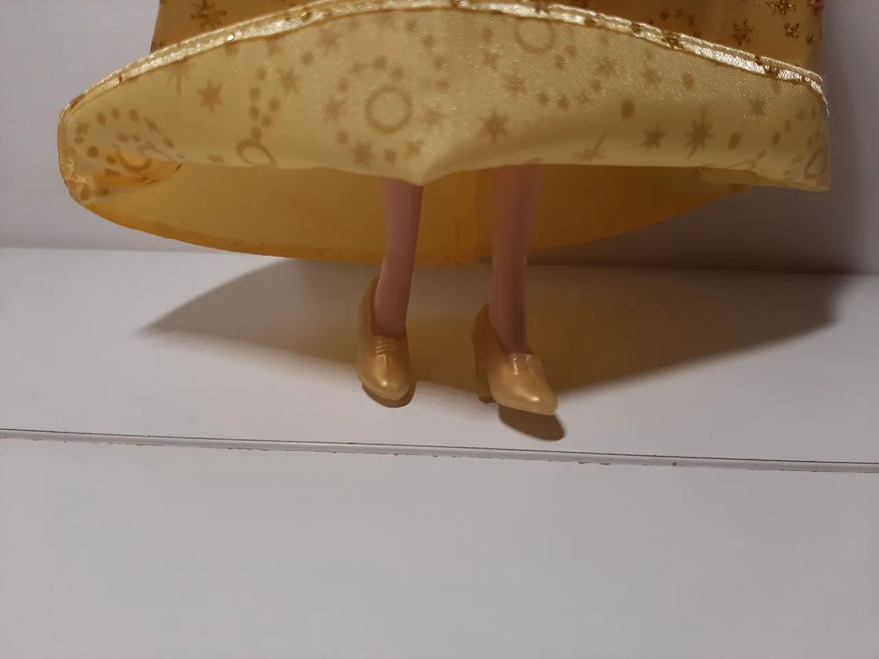 Boneca Clássica Bela - Disney Store - Foto 4