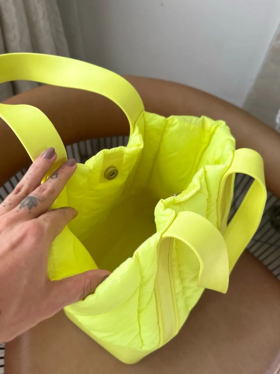 Bolsa Arezzo neon  - Foto 4