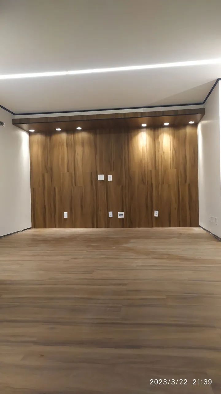 Instalação de piso vinílico.