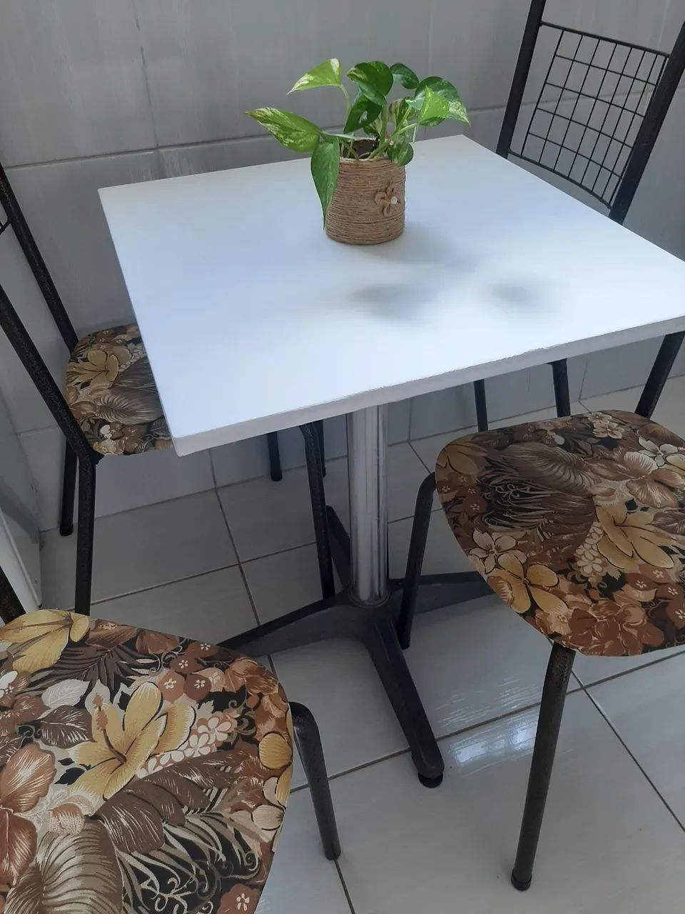 Mesa com 4 cadeiras - Foto 4