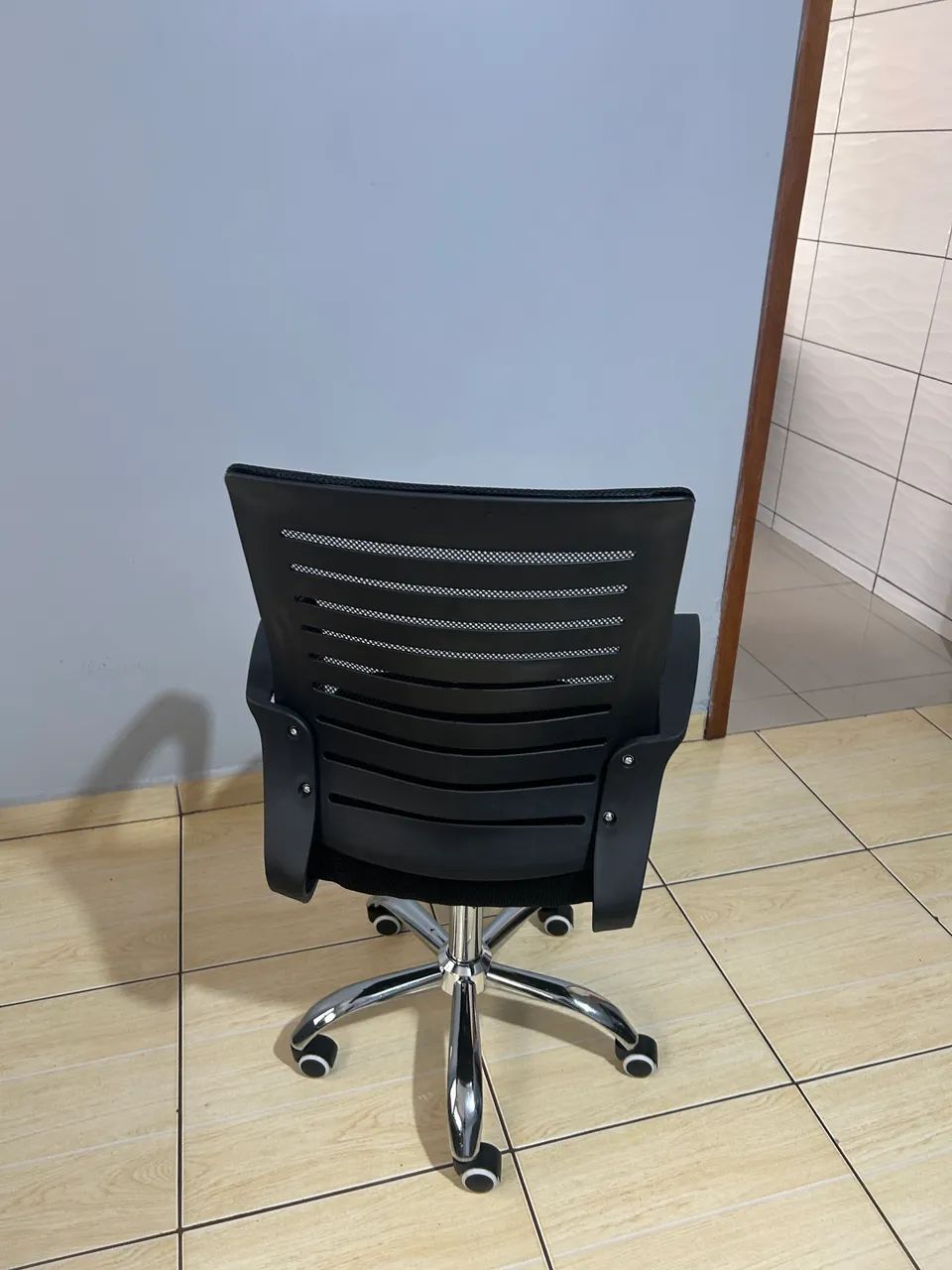 Cadeira de escritório nova  - Foto 4