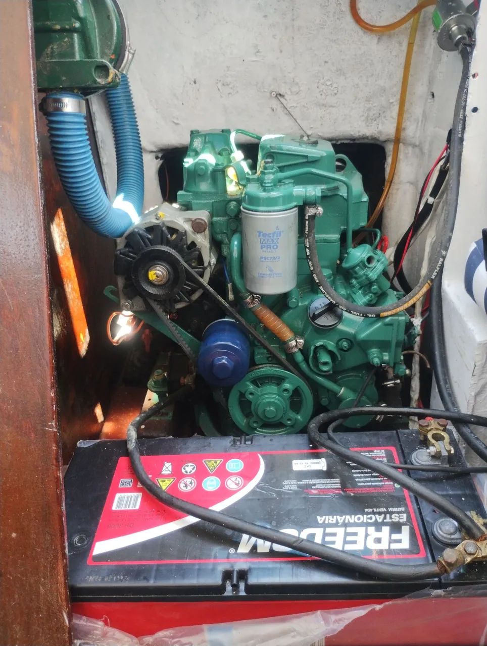 Motor de centro volvo penta 9hp  - Foto 2