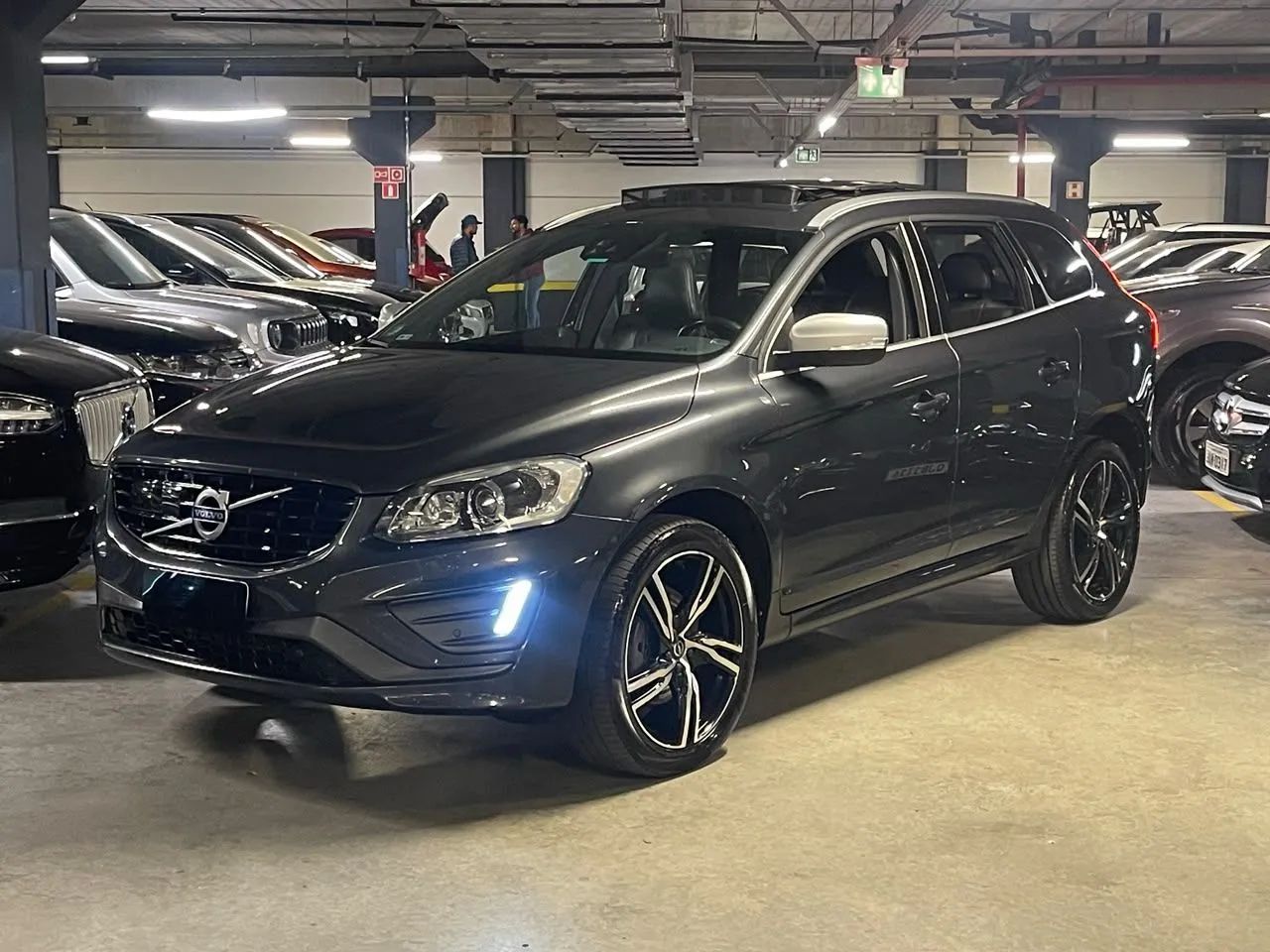 Volvo Xc 60 T-5 R-DESIGN 2.0 FWD 5P 2017