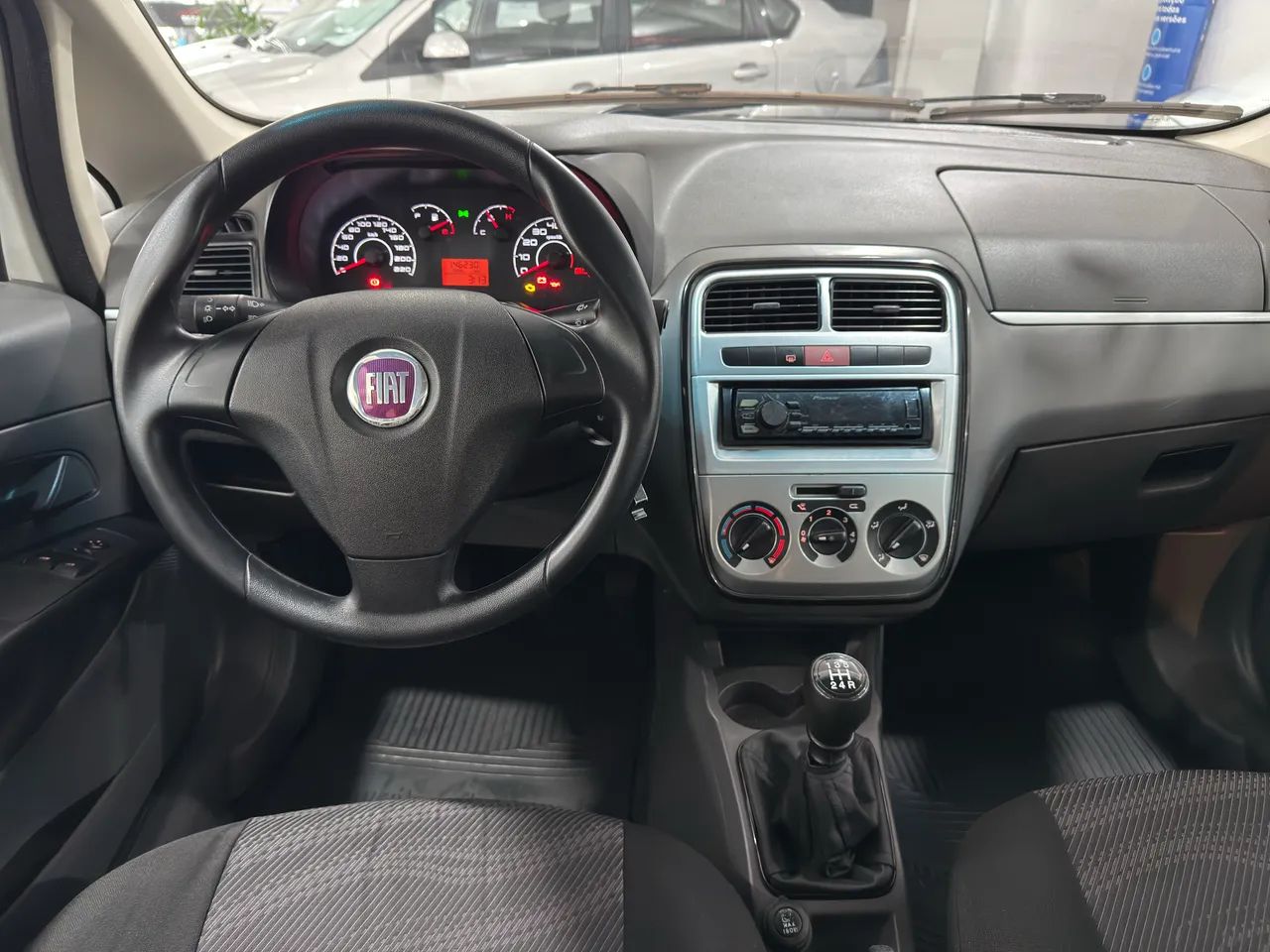 Fiat Punto Attractive 1.4 Fire Flex 8V 5P 2012 - Foto 5