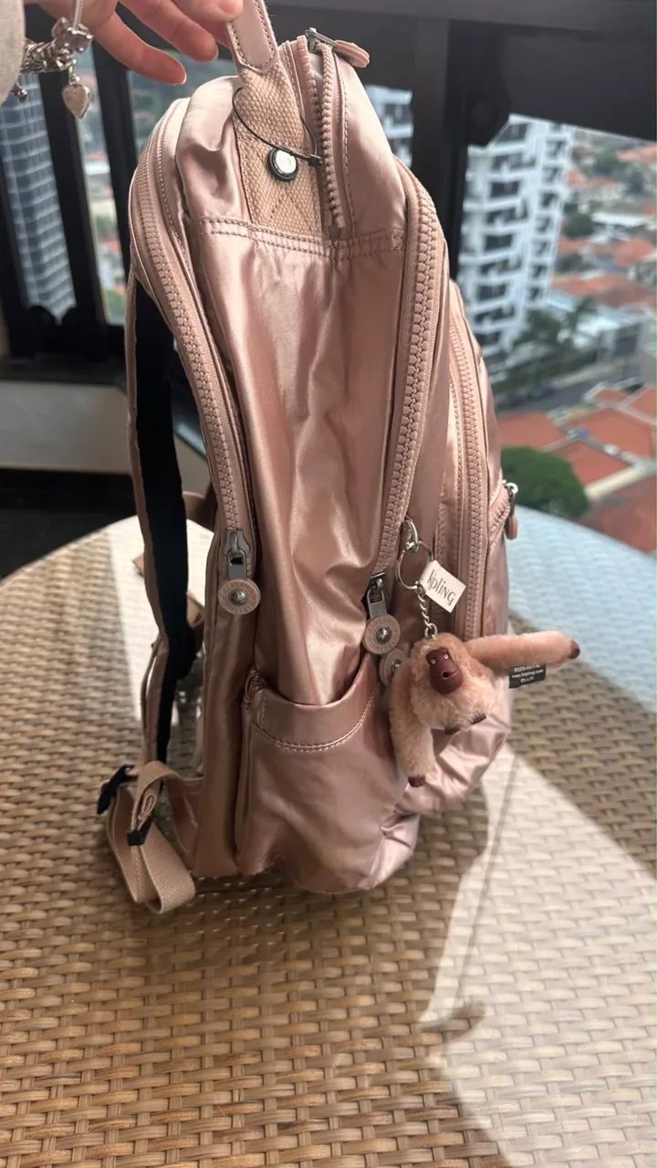 Mochila Kipling nova modelo SEOUL XL dourado  - Foto 2